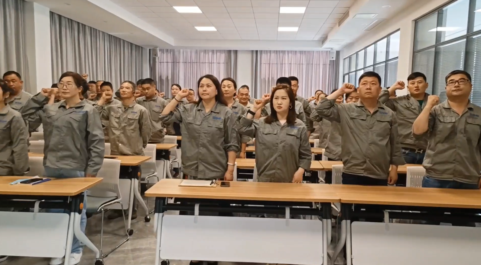全國(guó)第21個(gè)安全生產(chǎn)月，我們一起宣誓 “遵守安全生產(chǎn)法，當(dāng)好第一責(zé)任人！”